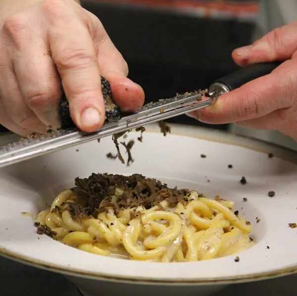 Bigoli cacio e pepe con il tartufo nero