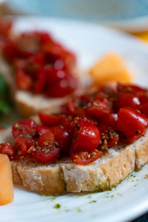 Bruschette al pomodoro e basilico