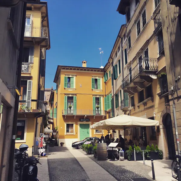Corte San Giovanni in Foro e il plateatico della Piazzetta